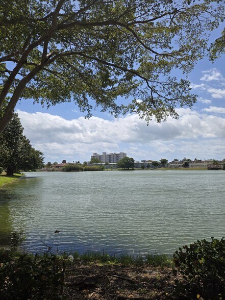 Building Photo - 1670 NE 191st St