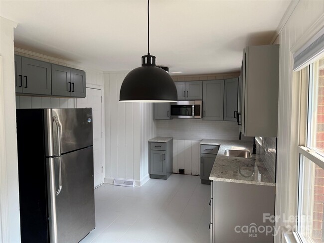 Building Photo - 1508 Woodhill Ln