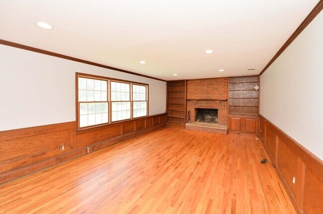 Building Photo - 6 Meester St