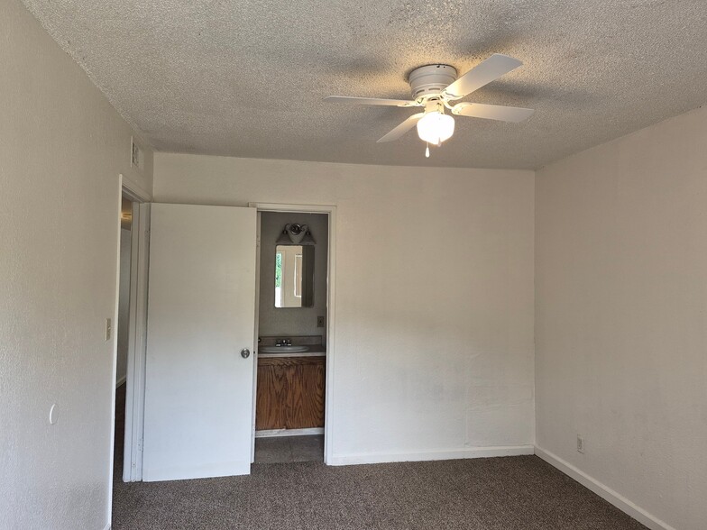 Building Photo - 218 W Dakota Ave