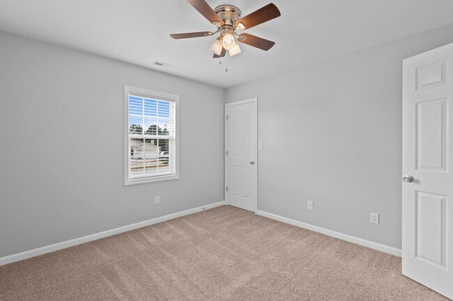 Building Photo - Ranch with fenced yard in Swansboro HS Dis...