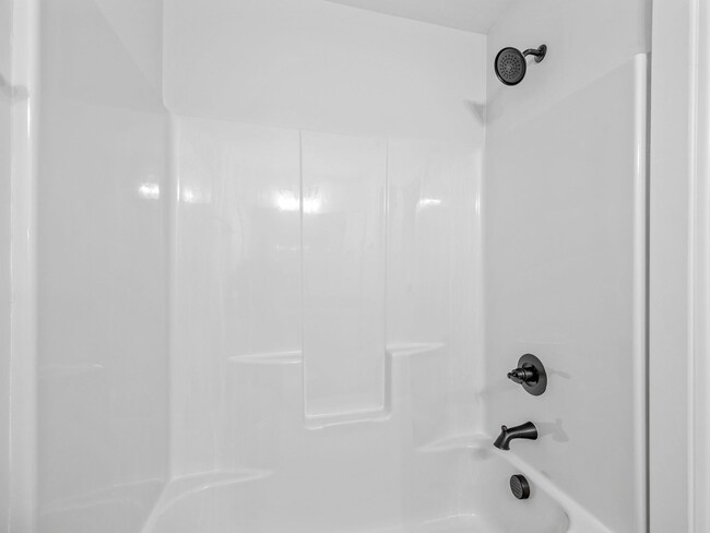 Building Photo - 3 Bed, 2.5 Bath - Lucky Penny End Unit