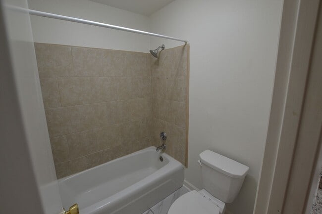 Building Photo - MOVE IN SPECIAL!  Newly updated, 2 bedroom, 2 bath Condo at Westdale Club Condos