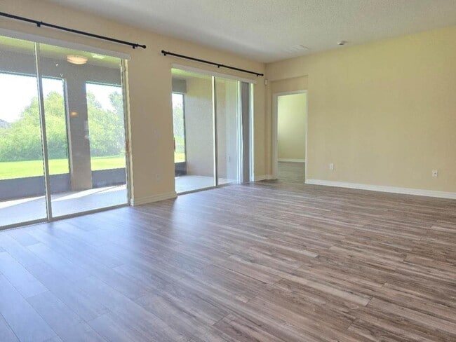 Building Photo - 5643 Water Pier Ln