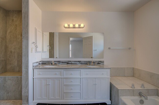 Building Photo - Amazing 3 Bedroom in Central Rio Rancho!