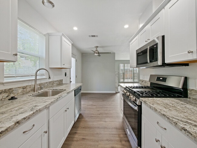 Building Photo - FOR RENT in Sacramento! 2533 Michelle Dr, ...