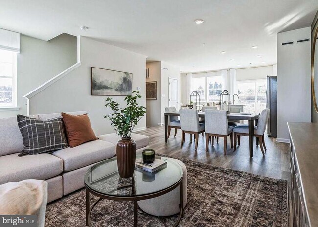 Building Photo - 8214 Alexander Court