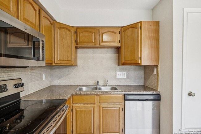 Building Photo - 10609 Starcrest Dr