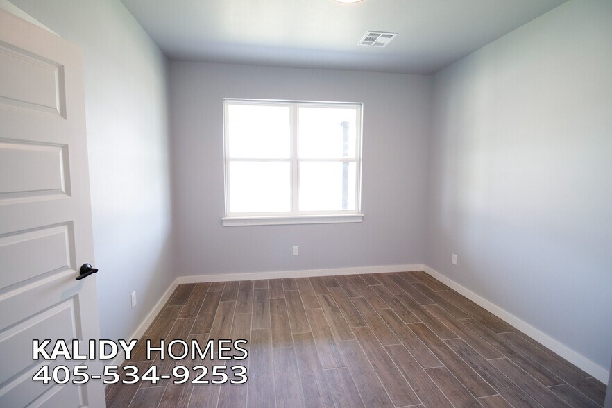 Building Photo - 1755 Kalidy Dr