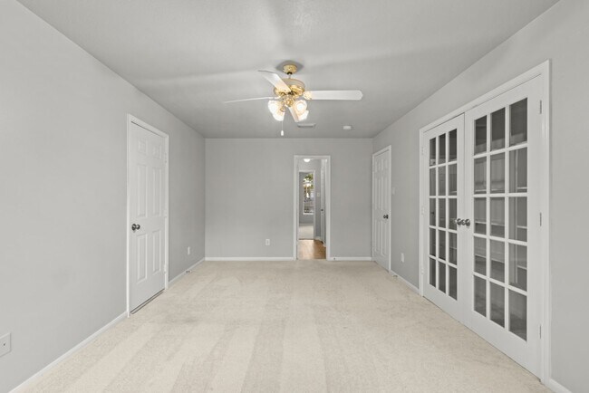 Building Photo - Gorgeous 4 bed/3.5 bath two story home!