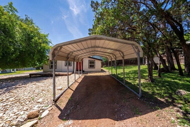 Building Photo - 612 Tanglewood Ln