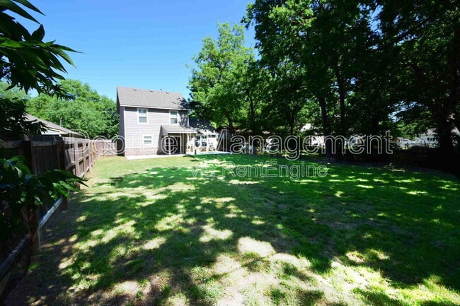Building Photo - 512 S Haynie St