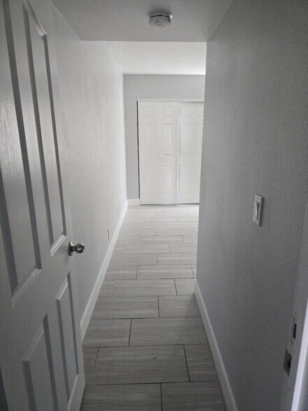 Building Photo - 33 Gold Bar Ct