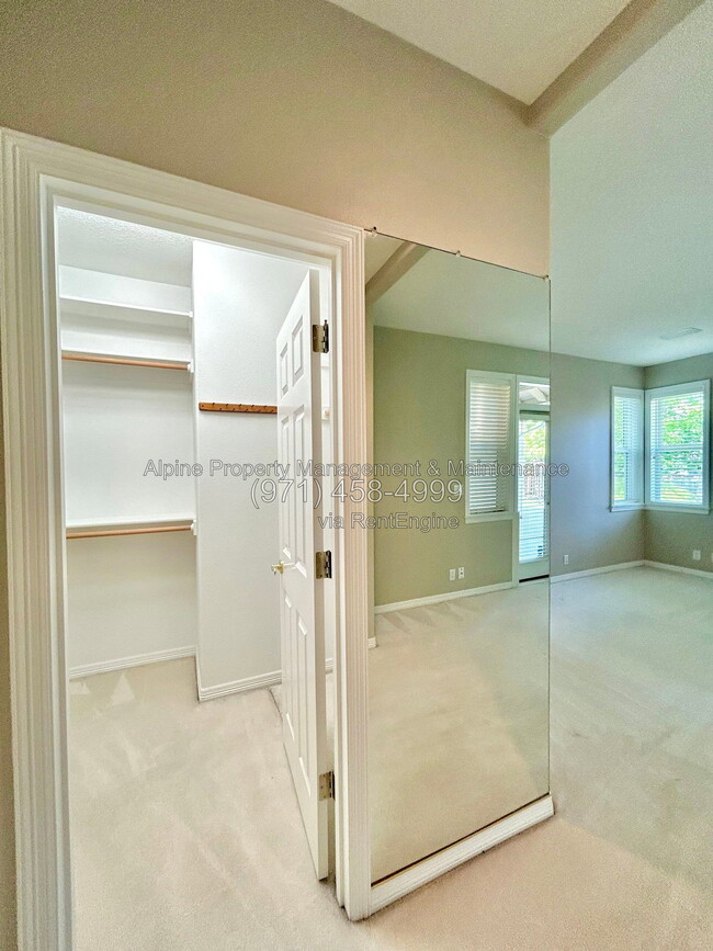 Building Photo - 820 NW Pebble Beach Way