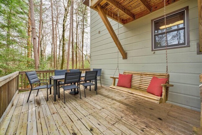 Building Photo - 325 White Water Run