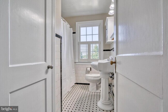 Building Photo - 6473 Blenheim Rd