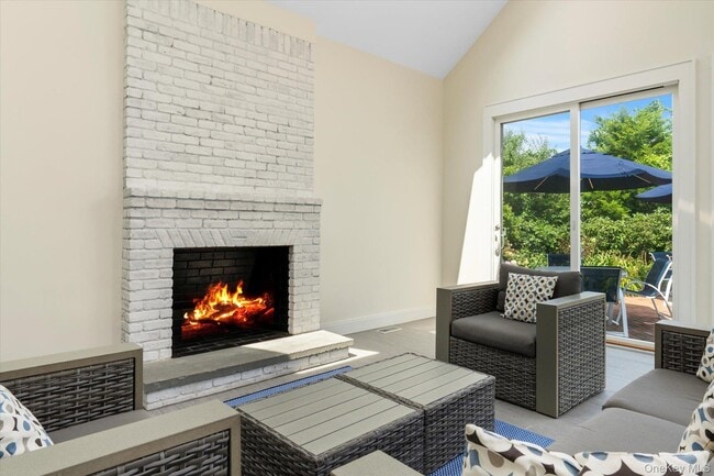 Building Photo - 45 Huckleberry Ln