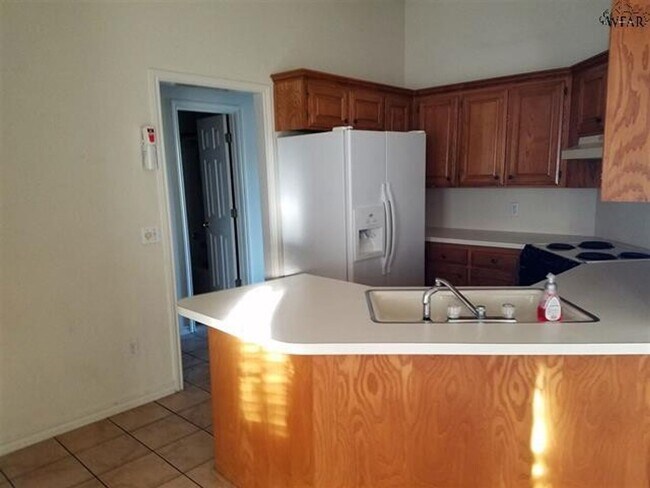 Building Photo - 3 bedroom, 2 bath close to Sheppard AFB
