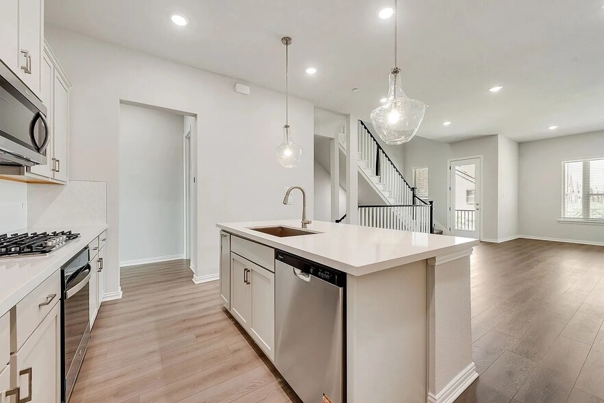Building Photo - 4253 Willow Pond Dr