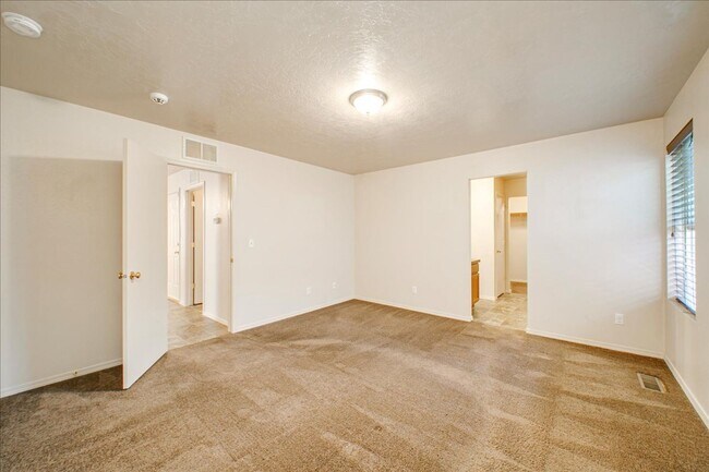 Building Photo - SW Boise Single Level Charmer!