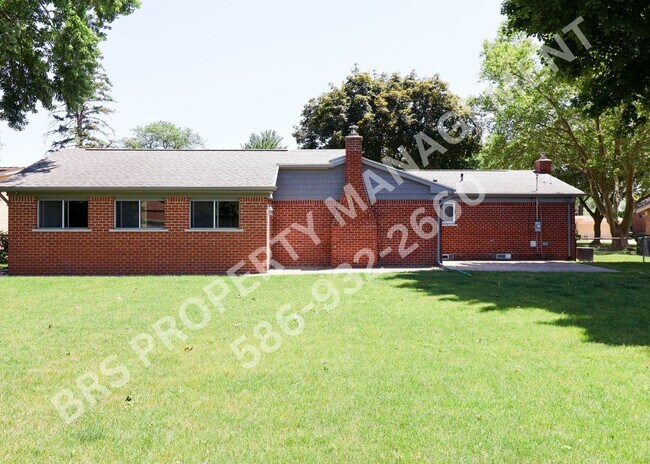 Building Photo - Charming 3 Bedroom 1.5 Bathroom Ranch.