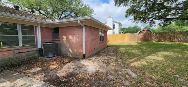 Building Photo - 1209 Haines Dr