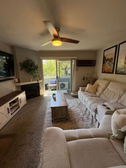 Building Photo - 2701 Somerset Park Cir