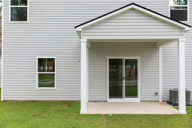 Building Photo - Beautifully Renovated Home in West Ashley