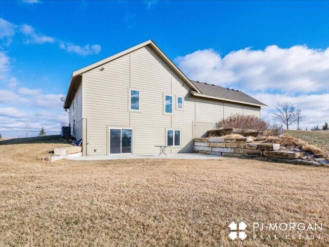 Building Photo - Tucked Away Yet Close to It All-Beautiful Elkhorn Rental has it all!