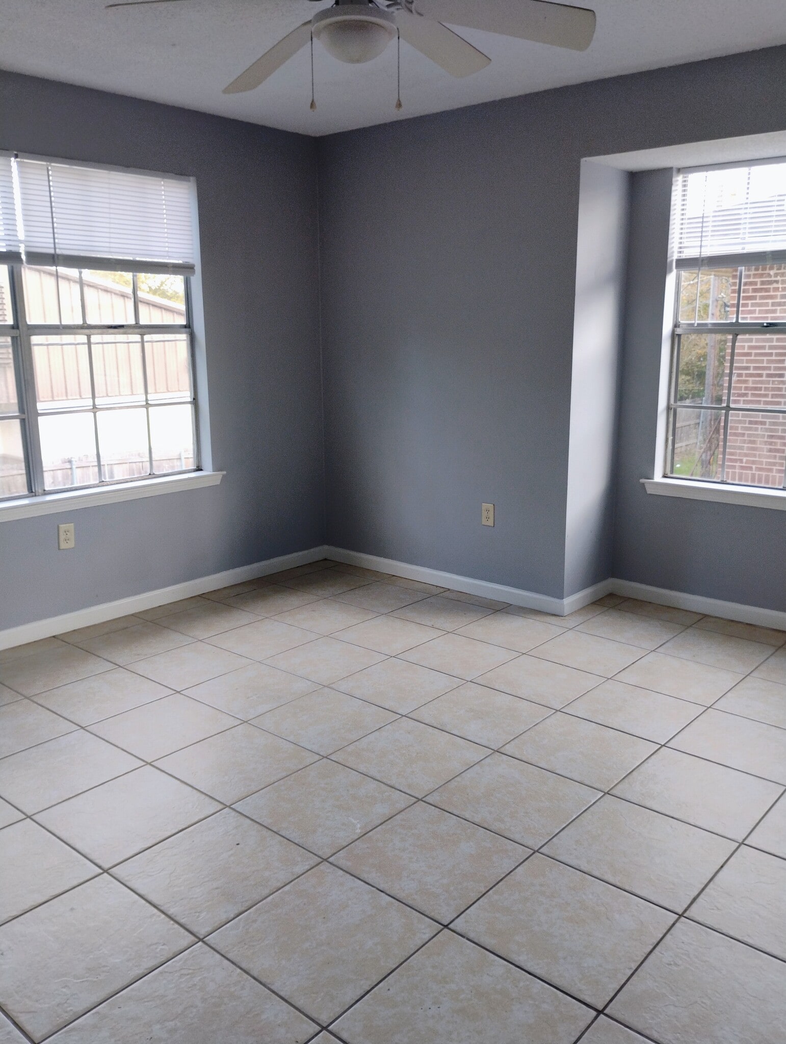 Building Photo - 1045 Manson Dr