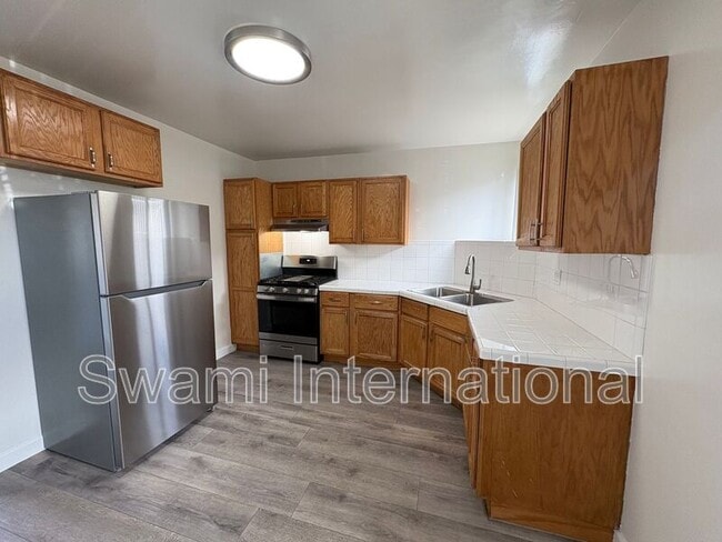 Building Photo - 21612 Berendo Ave