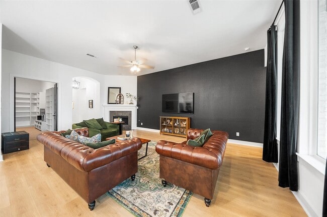 Building Photo - 15040 Berry Brk Dr