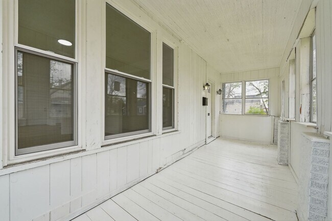 Building Photo - Charming 3BR with Garage & Updates