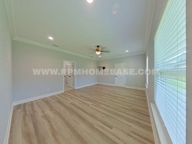 Building Photo - Elegant, 4 Bed, 3.5 bath Nearly New & Move-In Ready in Shalimar