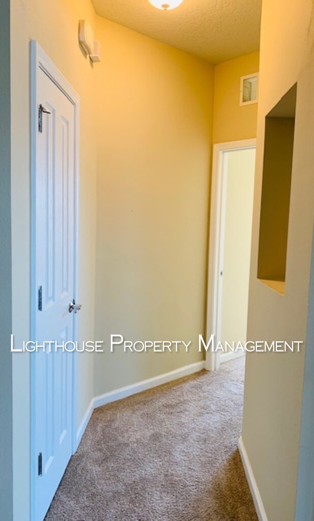Building Photo - Luxurious Condominium in the Desirable Noc...