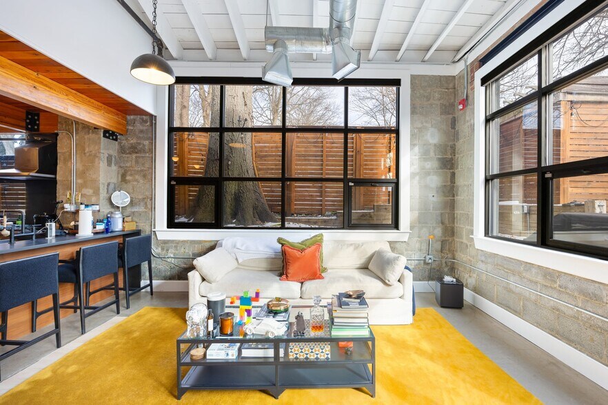 Building Photo - 51 Greenwood Ave