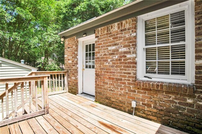 Building Photo - 309 Border Dr W