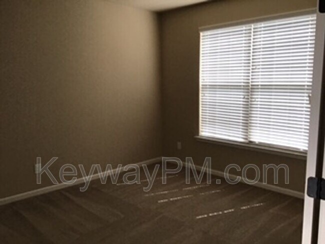 Building Photo - 6017 Reynolds Cir