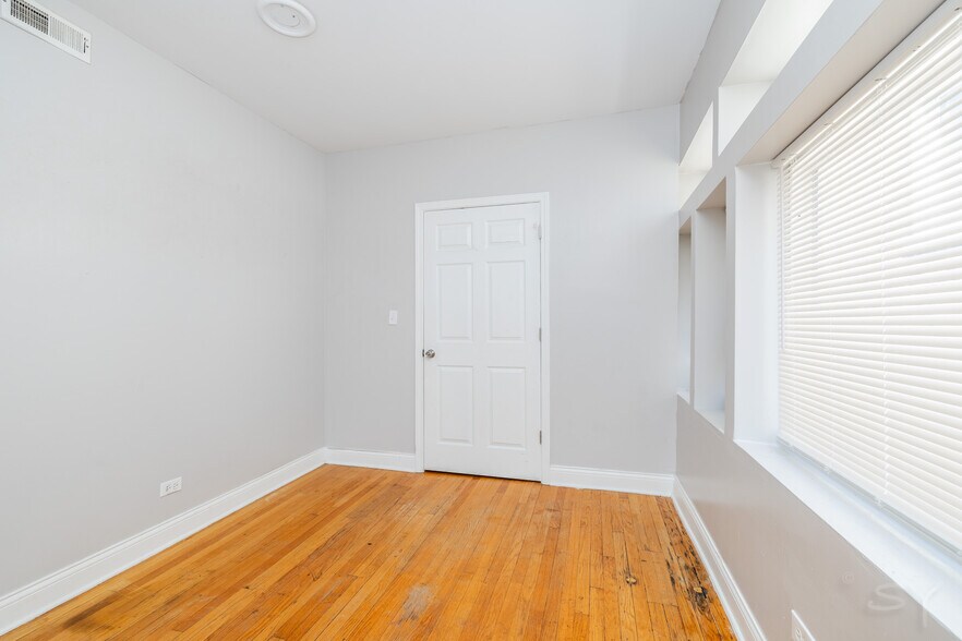 Building Photo - 8016 S Paulina St