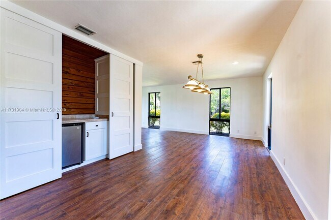 Building Photo - 636 Hibiscus Dr