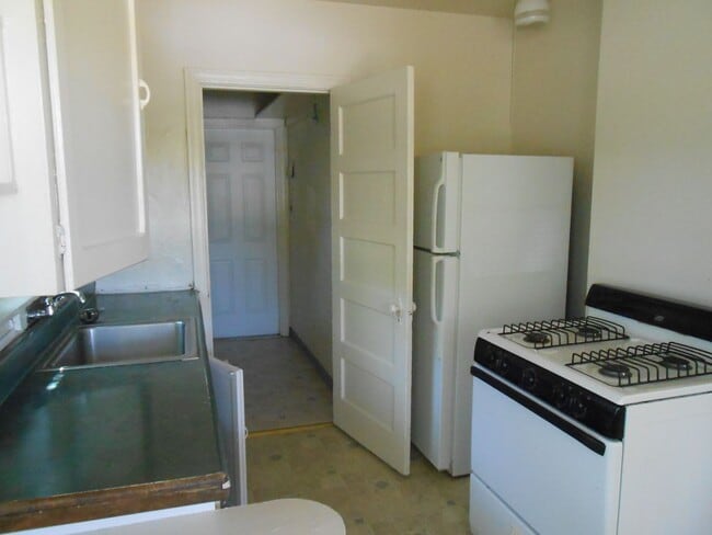 Building Photo - 2 bedroom downtown home with fenced yard