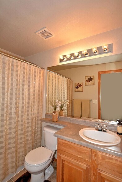 Building Photo - 403 Peyton Dr