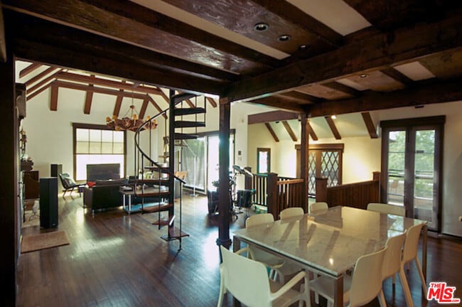 Building Photo - 2667 Lake View Terrace E