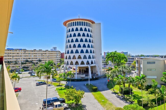 Building Photo - 1770 NE 191st St