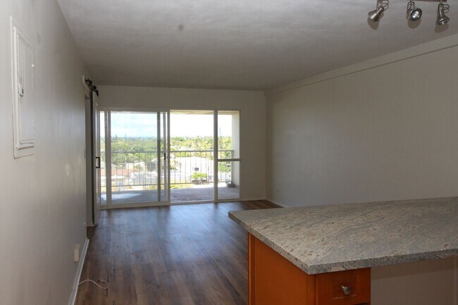Building Photo - Live in the Heart of Kailua with Ocean Views!