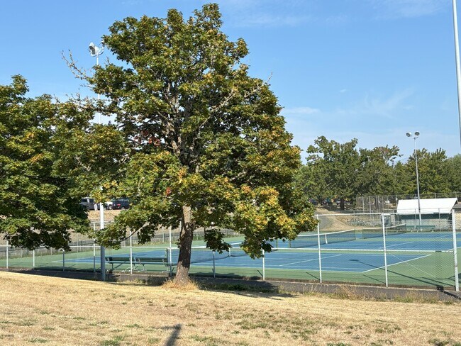 Building Photo - 17927 Ridge Lake Dr