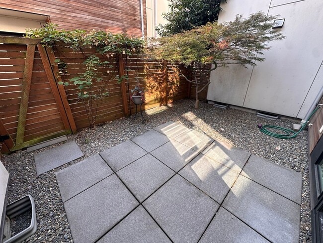 Building Photo - Modern Townhome in Georgetown!  Available ...