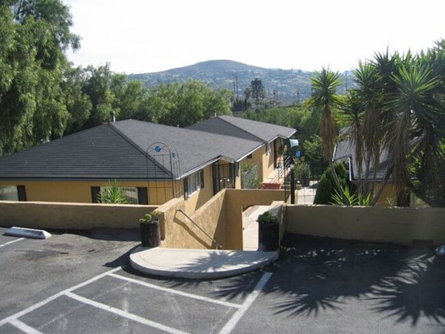 Building Photo - Charming stand alone Cottage w/LARGE Bonus in Lemon Grove $1000 New Year's Special