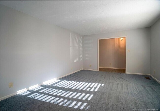 Building Photo - 1733 Daisy Ln