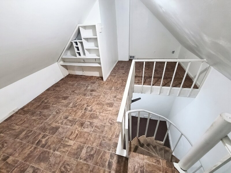 Building Photo - 636 W 17th St